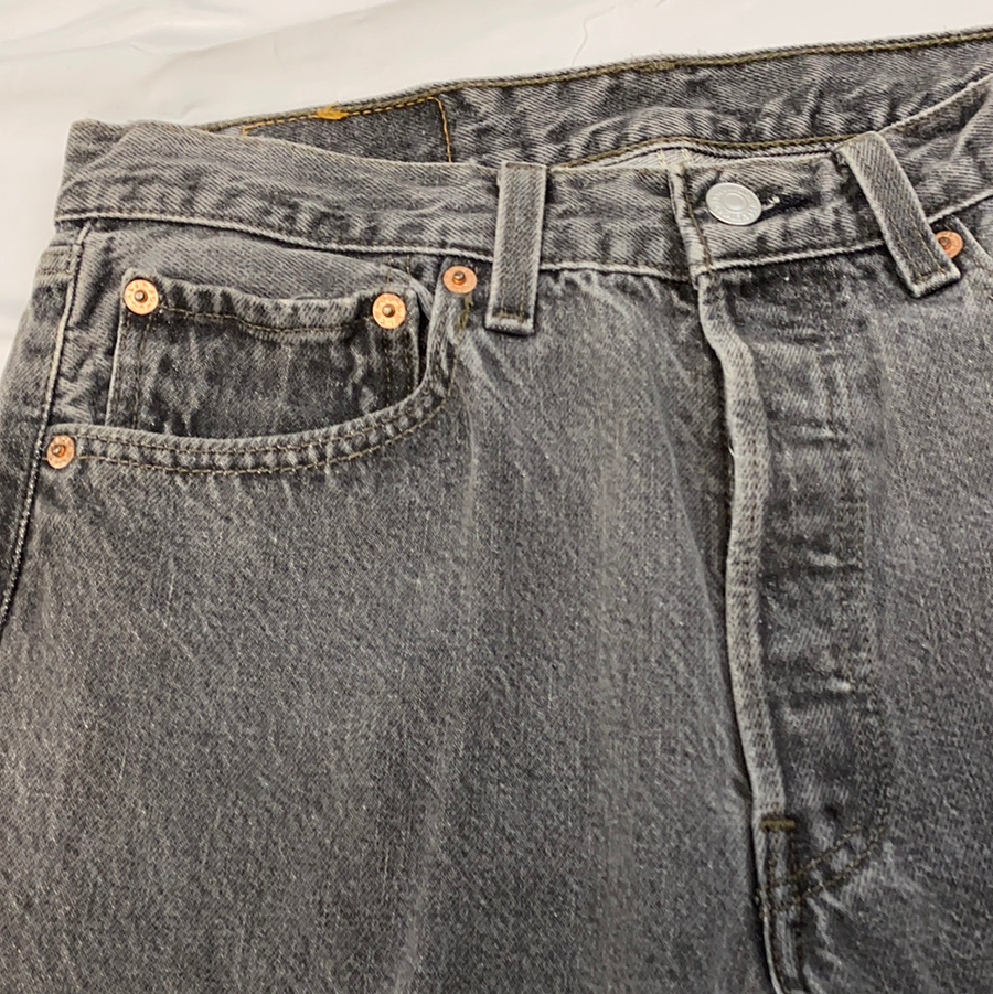 Vintage Levi’s 1980s Light Grey Red Tab Denim Jeans - W31 - The Era NYC
