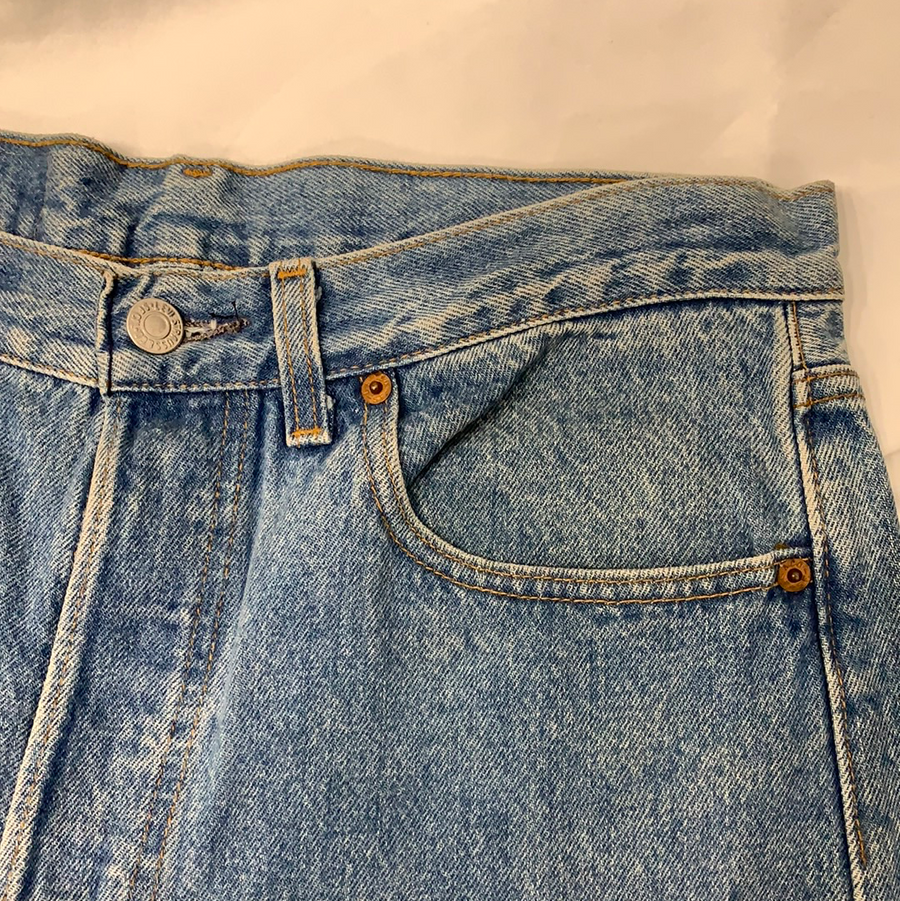 Vintage Levi’s Light Wash Denim Jeans - W33 - The Era NYC